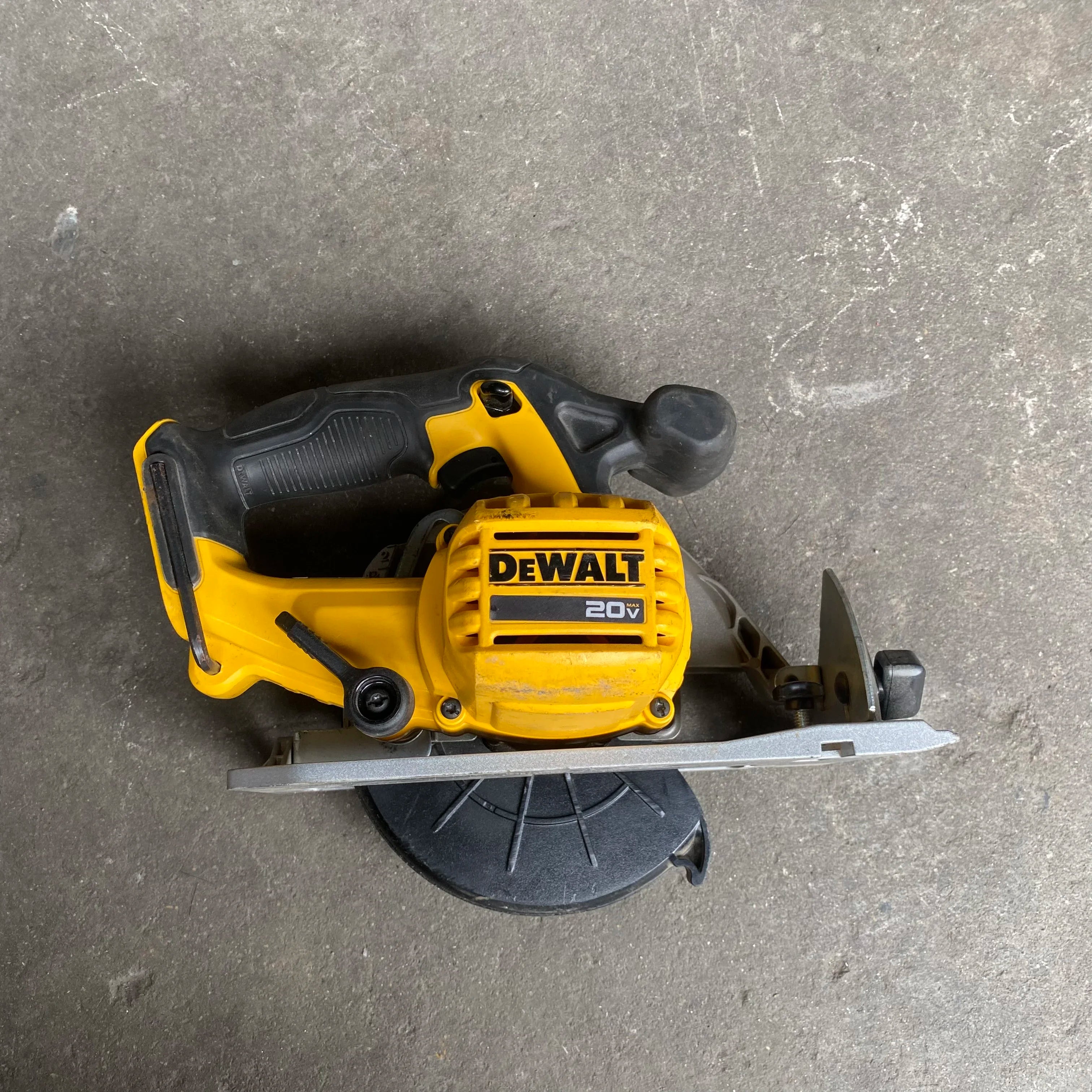 DEWALT DCS391 20VOLT 165MM CIRCULAR SAW (USED)